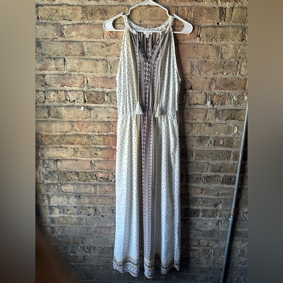 C Dresses & Skirts - Gray and White Sleeveless Halter Maxi Dress